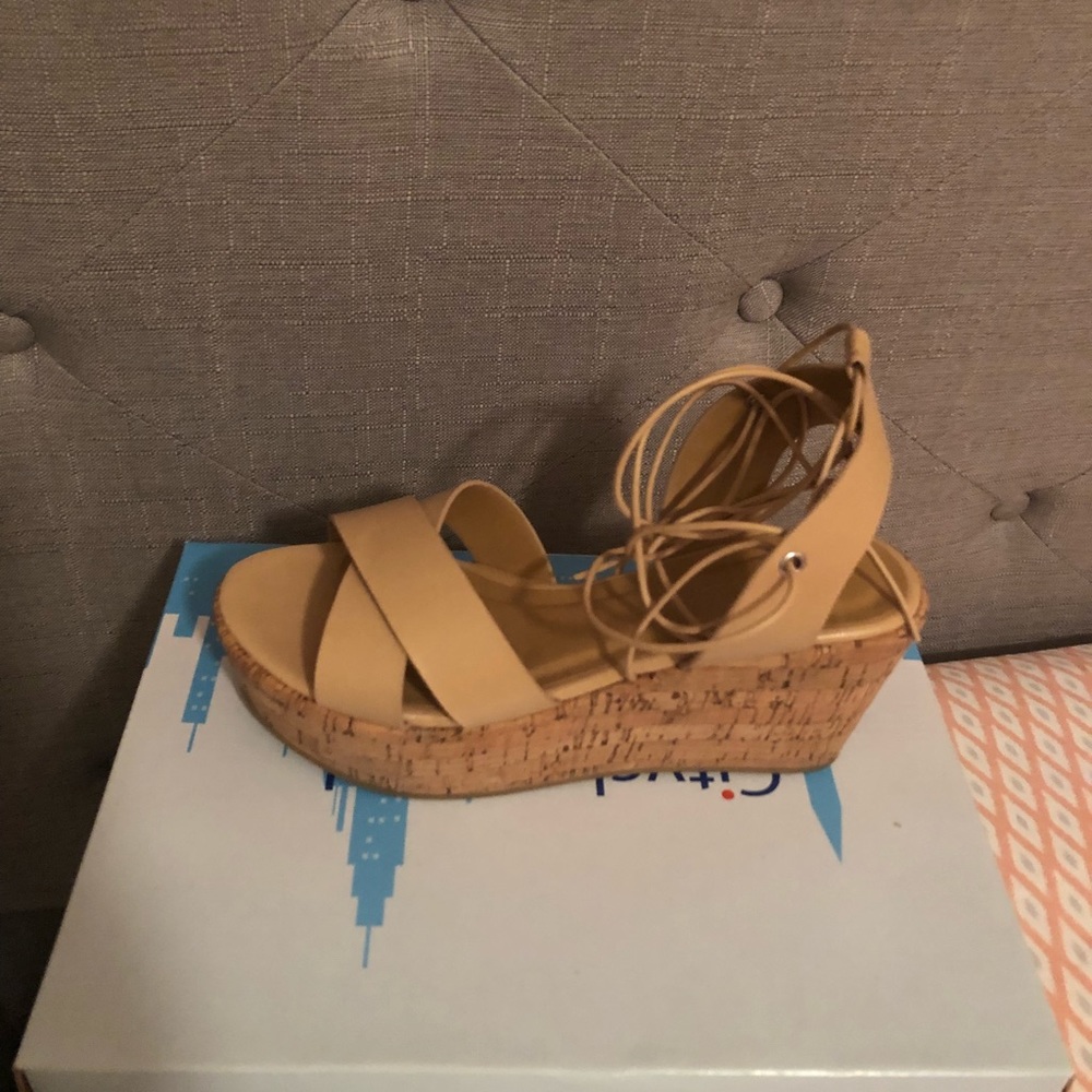 Wedge heels